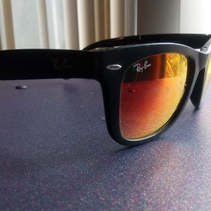 Folding Ray-Ban sunglasses